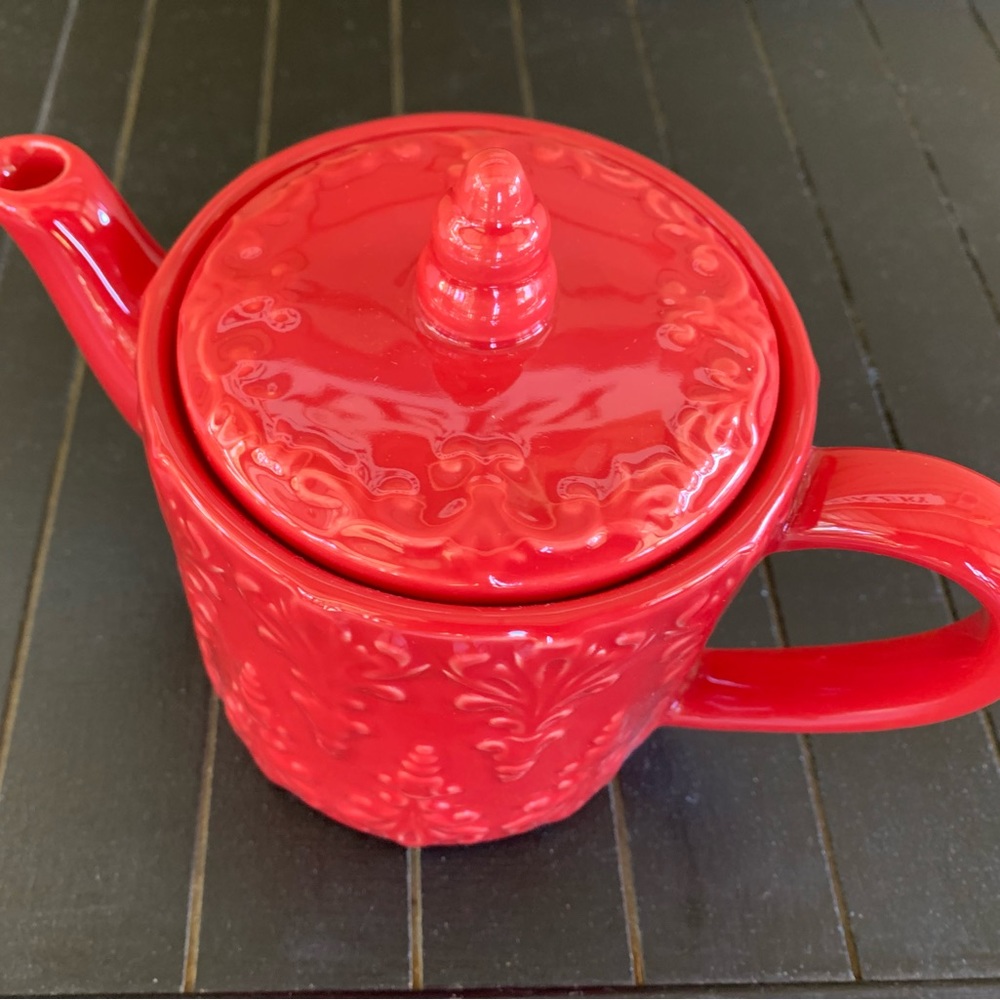 Red Ceramic Embossed Gift Collectibles Tea Pot for Kitchen Display Home